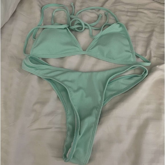 Teal bikini set not sure where it’s from - Picture 2 of 2